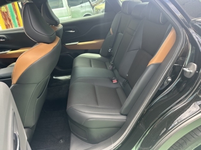クラウンクロスオーバー(トヨタ)中古車 後席内装