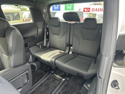 アルファードハイブリッド(トヨタ)中古車 後席から見た前席