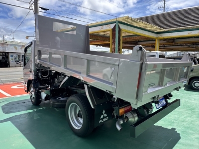 キャンター(三菱)登録済未使用車 後方