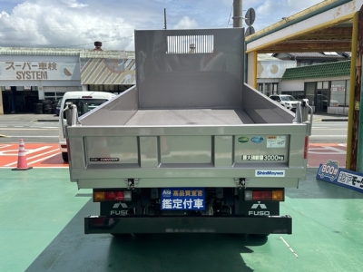 キャンター(三菱)登録済未使用車 内外装写真他