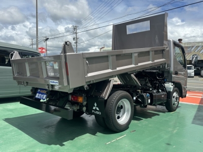 キャンター(三菱)登録済未使用車 内外装写真他１