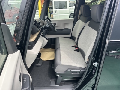 新型N-BOX(ホンダ)届出済未使用車 前席内装