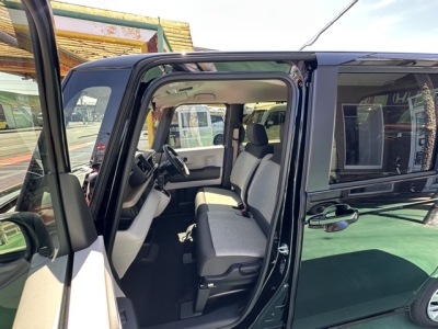 新型N-BOX(ホンダ)届出済未使用車 前席内装