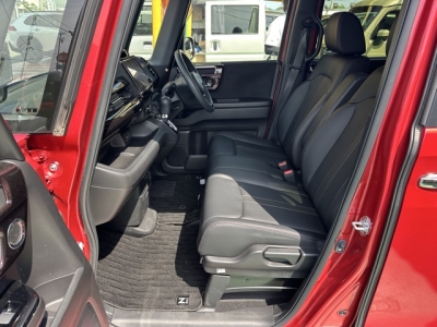 N-BOXカスタム(ホンダ)中古車 前席内装