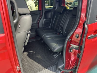 N-BOXカスタム(ホンダ)中古車 後席内装