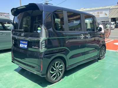 N-BOXカスタム(ホンダ)中古車 内外装写真他２