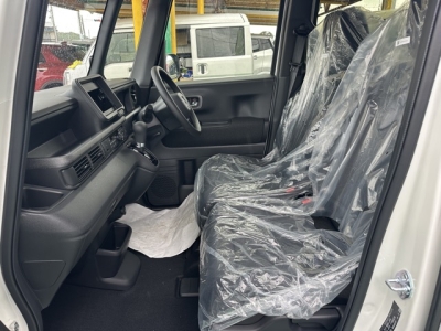 新型N-BOX(ホンダ)届出済未使用車 前席内装