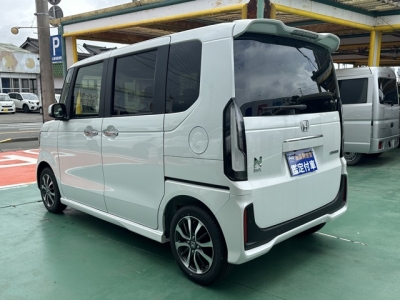 新型N-BOX(ホンダ)届出済未使用車 後方