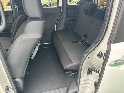 新型N-BOX(ホンダ)届出済未使用車 後席内装