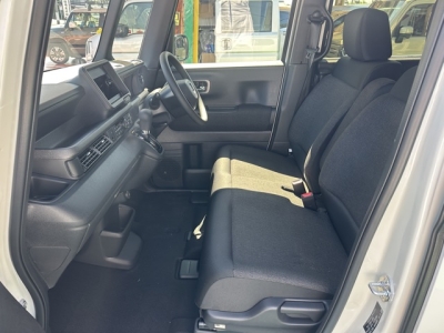 新型N-BOX(ホンダ)届出済未使用車 前席内装