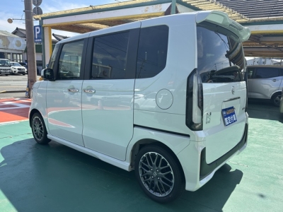 新型N-BOX(ホンダ)届出済未使用車 後方