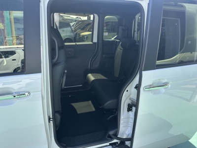 新型N-BOX(ホンダ)届出済未使用車 後席内装