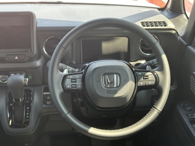 新型N-BOX(ホンダ)届出済未使用車 内外装写真