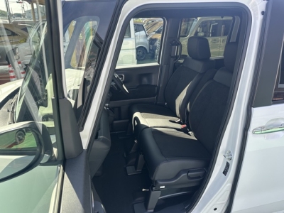 新型N-BOX(ホンダ)届出済未使用車 前席内装