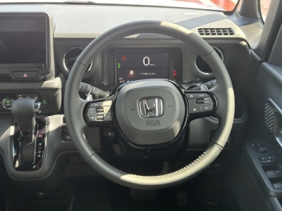 新型N-BOX(ホンダ)届出済未使用車 内外装写真