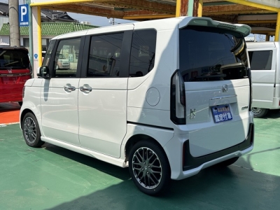 新型N-BOX(ホンダ)ディーラ-試乗車 後方