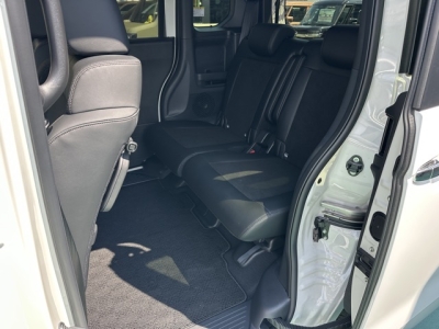 新型N-BOX(ホンダ)ディーラ-試乗車 後席内装