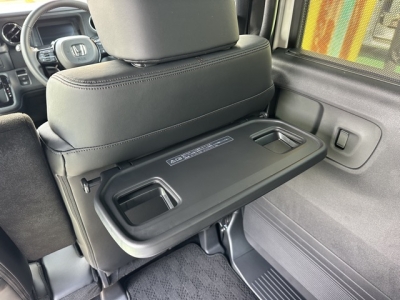 新型N-BOX(ホンダ)ディーラ-試乗車 内外装写真他１