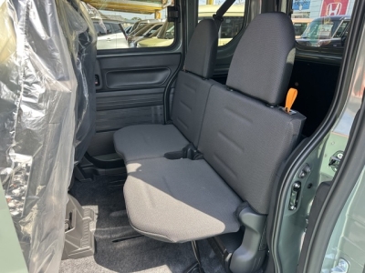 N-VAN(ホンダ)届出済未使用車 後席から見た前席