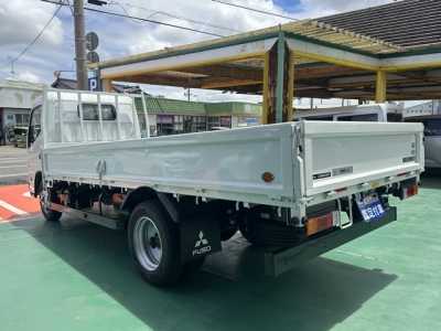 キャンター(三菱)登録済未使用車 後方