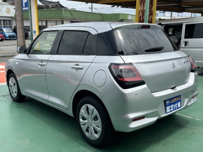 新型スイフト(スズキ)中古車 後方