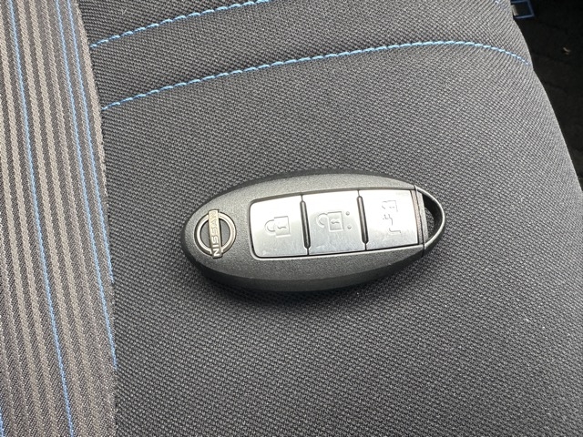 リーフ(ニッサン)中古車 24