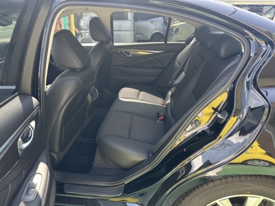 スカイライン(ニッサン)中古車 後席内装