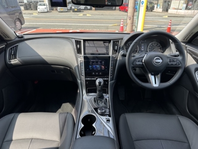 スカイライン(ニッサン)中古車 後席から見た前席