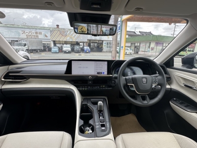 クラウンクロスオーバー(トヨタ)中古車 後席から見た前席