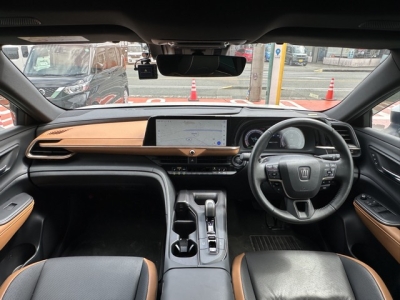 クラウンクロスオーバー(トヨタ)中古車 後席から見た前席