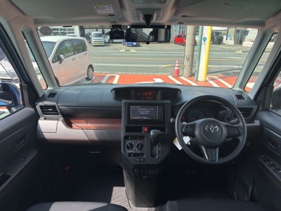 タンク(トヨタ)中古車 後席から見た前席
