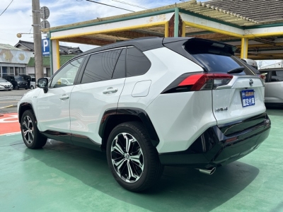 ＲＡＶ４ PHV(トヨタ)中古車 後方