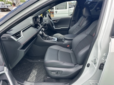 ＲＡＶ４ PHV(トヨタ)中古車 前席内装