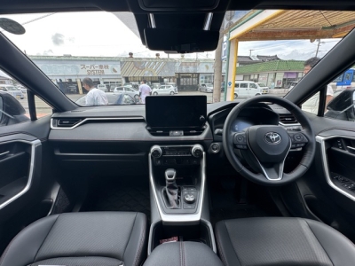 ＲＡＶ４ PHV(トヨタ)中古車 後席から見た前席