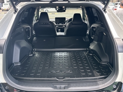 ＲＡＶ４ PHV(トヨタ)中古車 内外装写真他１