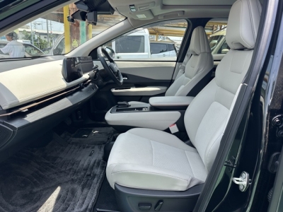 アリア(ニッサン)中古車 前席内装