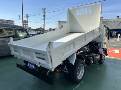 キャンター(三菱)登録済未使用車 内外装写真他２