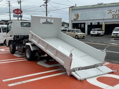 キャンター(三菱)レンタ登録済未使用車 後方