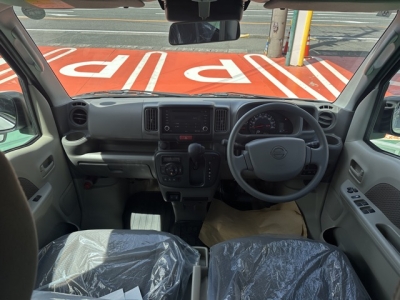 エブリイバンのOEM(スズキ)中古車 後席から見た前席