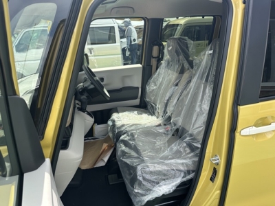 新型N-BOX(ホンダ)届出済未使用車 前席内装
