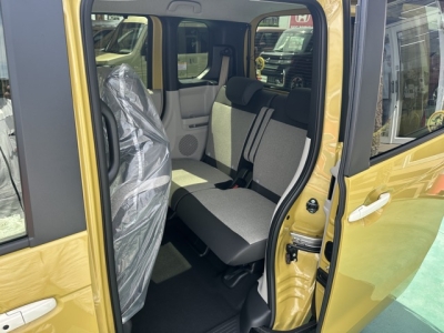 新型N-BOX(ホンダ)届出済未使用車 後席内装