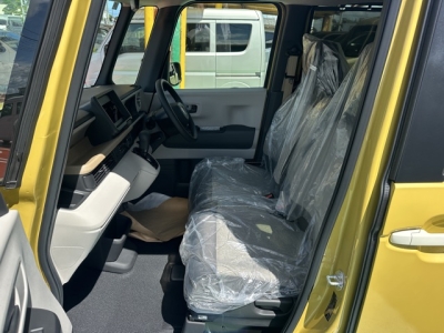 新型N-BOX(ホンダ)届出済未使用車 前席内装