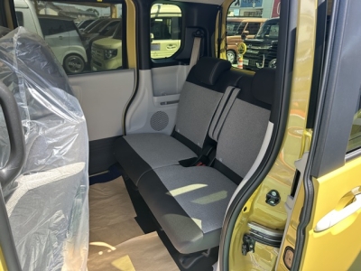 新型N-BOX(ホンダ)届出済未使用車 後席内装