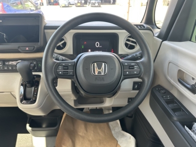 新型N-BOX(ホンダ)届出済未使用車 内外装写真