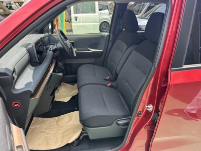 サクラ(ニッサン)中古車 前席内装