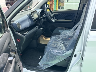 デイズ(ニッサン)中古車 前席内装
