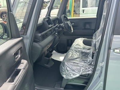 新型N-BOX(ホンダ)届出済未使用車 前席内装