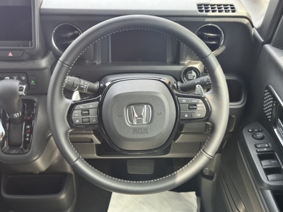 新型N-BOX(ホンダ)届出済未使用車 内外装写真