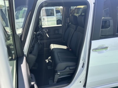 新型N-BOX(ホンダ)届出済未使用車 前席内装