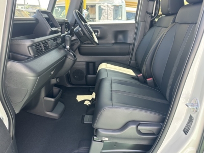 新型N-BOX(ホンダ)届出済未使用車 前席内装